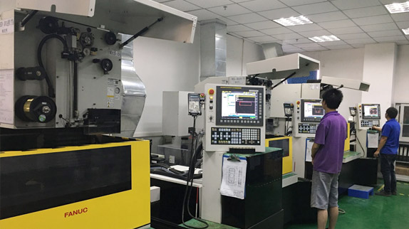Precision plastic mold manufacturing