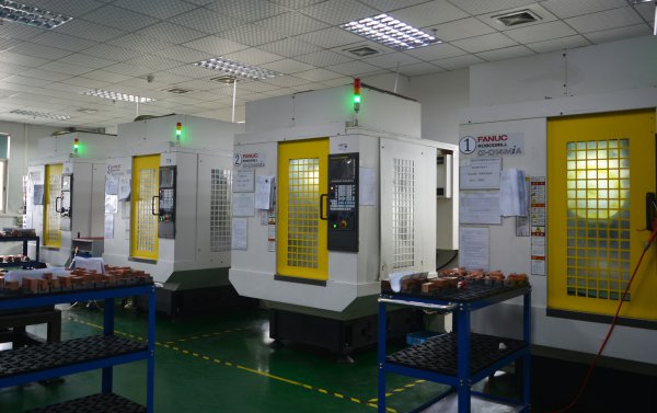 What are the production equipments of injection mold factory?